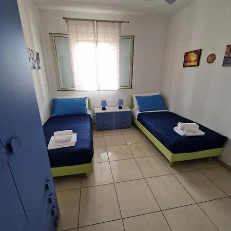 Acquamarina House דירה