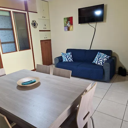 Acquamarina House מרינה די רגוזה